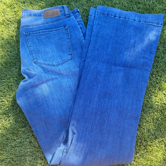 SIZE 29 - LEITH HIGH WAIST FLARE JEANS - Picture 5 of 7